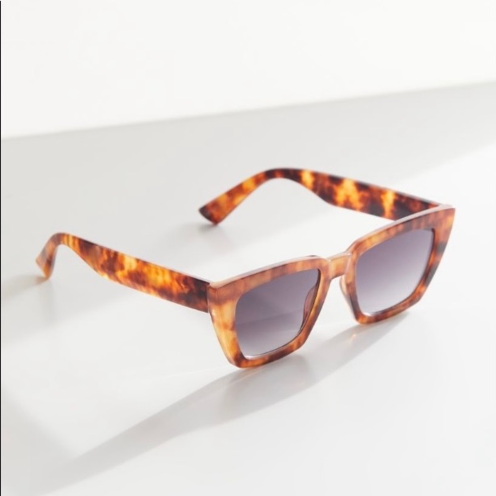 urban outfitters chunky rectangle sunglasses!